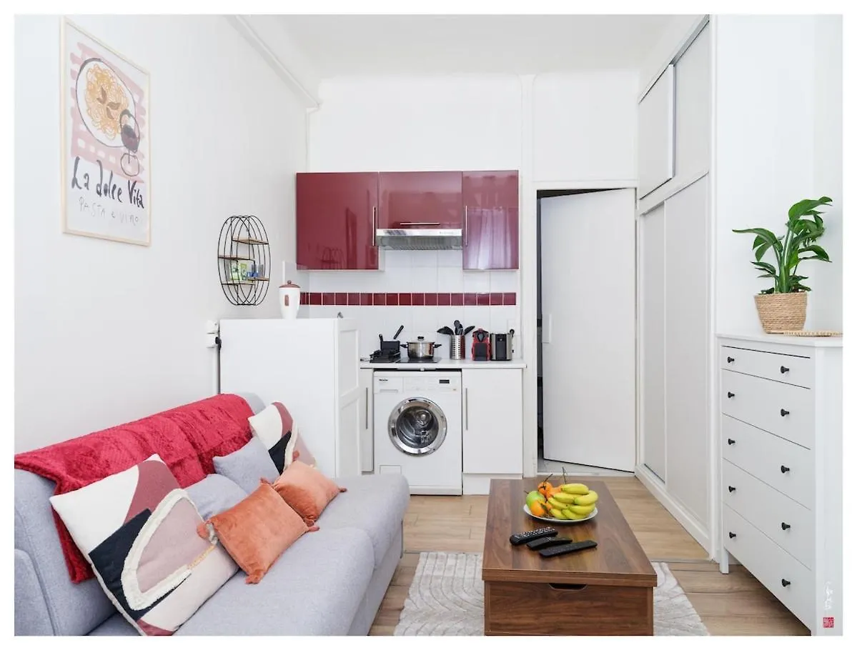 Joli Studio En Plein Coeur De Paris ! contacts